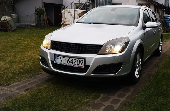 Opel Astra cena 13400 przebieg: 188000, rok produkcji 2007 z Świdnica małe 67